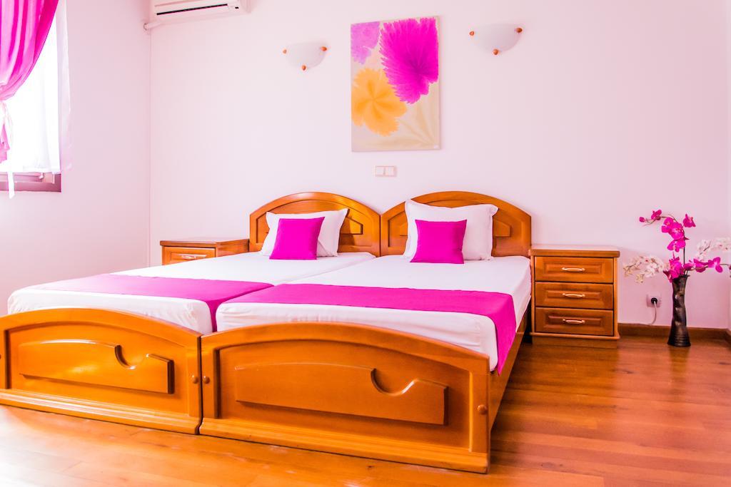 Family Hotel Elegance Arbanasi Rum bild