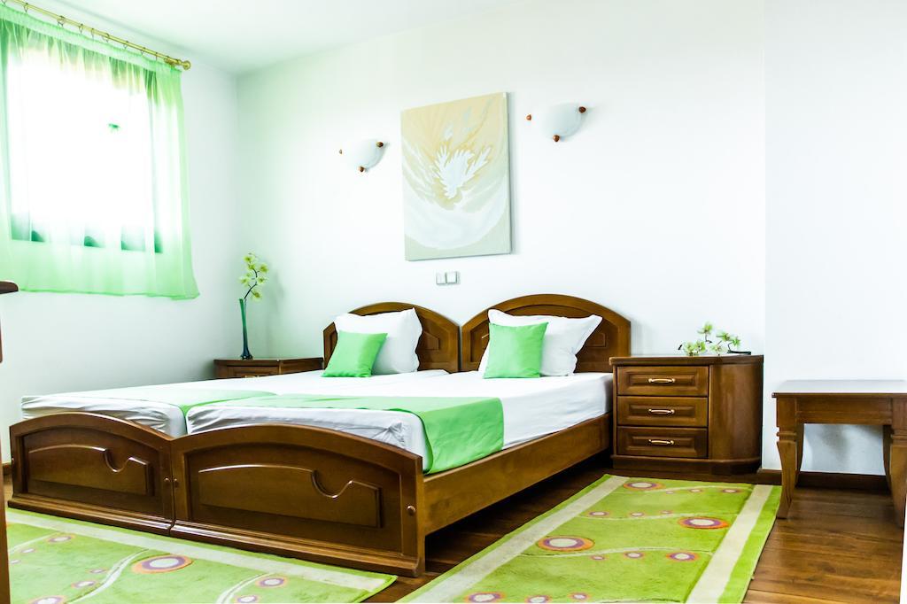 Family Hotel Elegance Arbanasi Rum bild