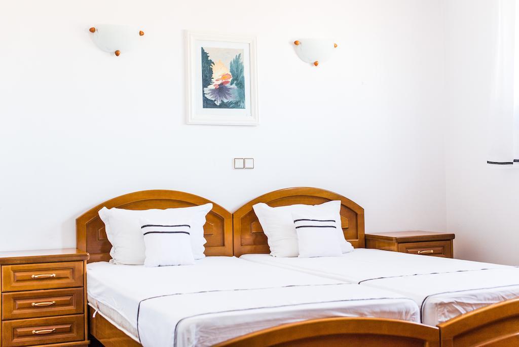 Family Hotel Elegance Arbanasi Rum bild