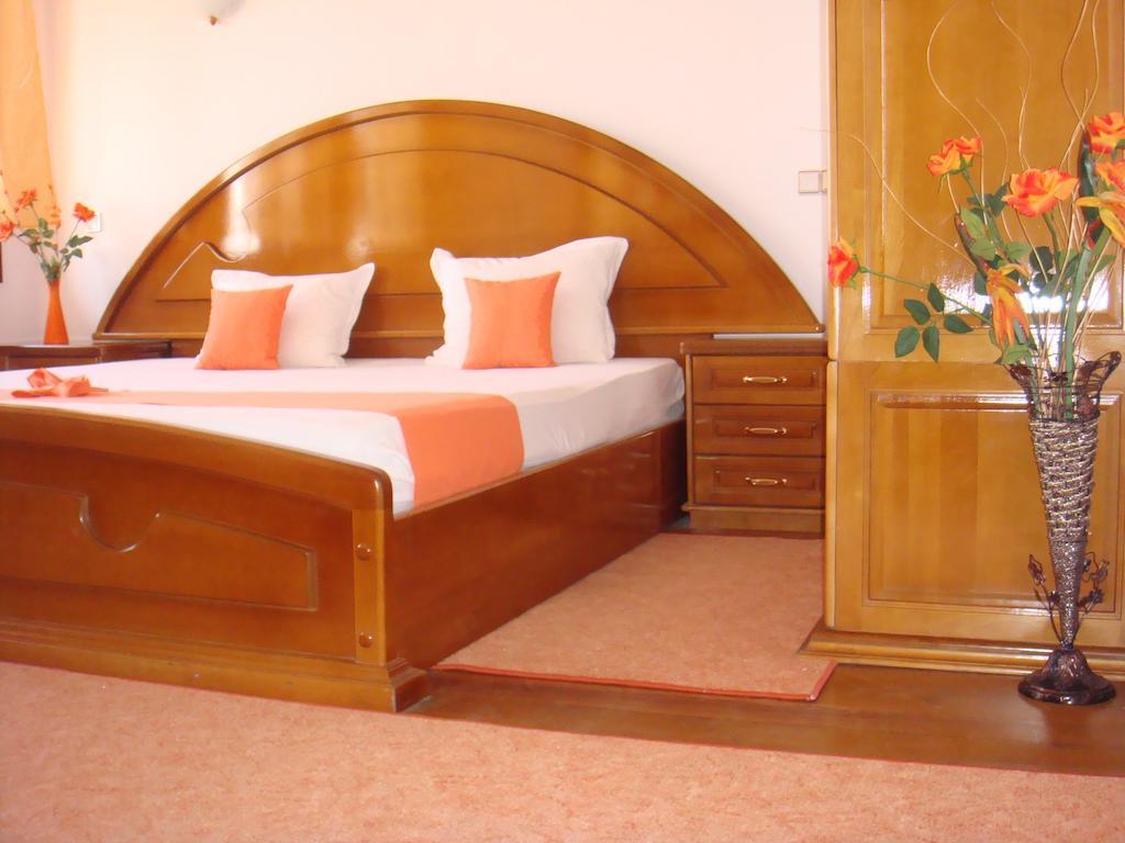 Family Hotel Elegance Arbanasi Rum bild