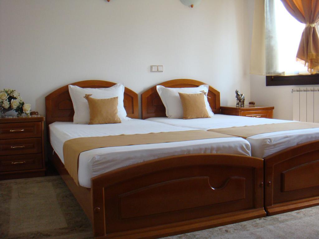 Family Hotel Elegance Arbanasi Rum bild