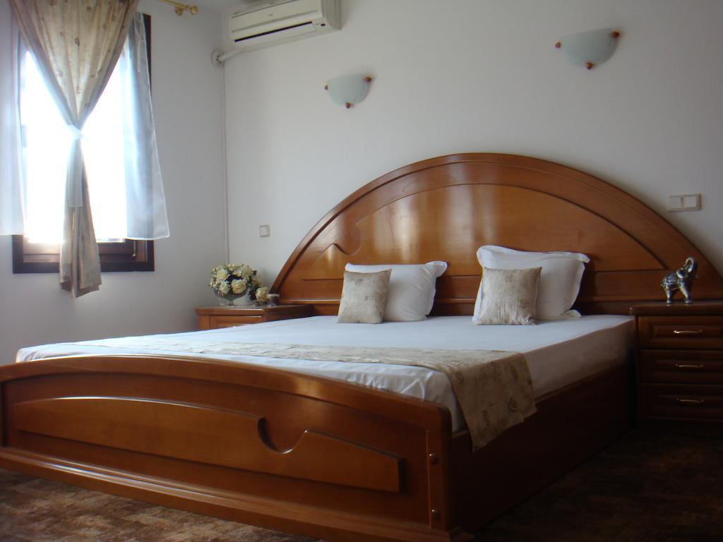 Family Hotel Elegance Arbanasi Rum bild