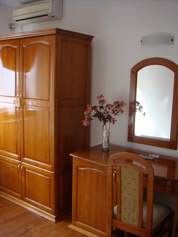 Family Hotel Elegance Arbanasi Rum bild