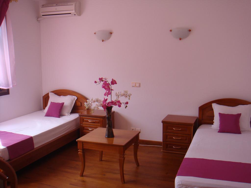Family Hotel Elegance Arbanasi Rum bild